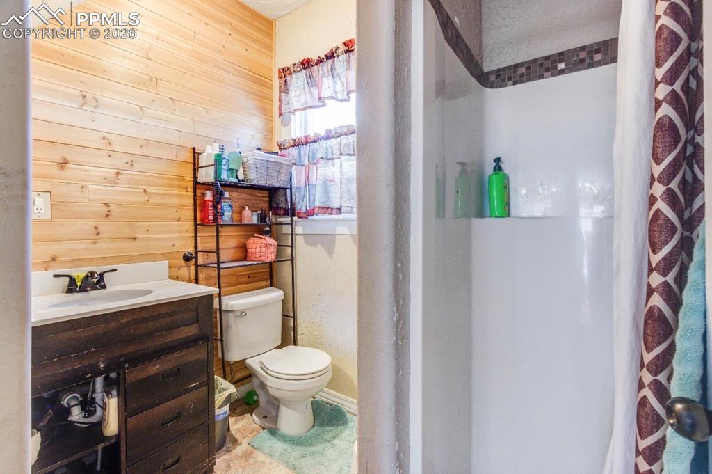 Image 17 of 23: Bathroom