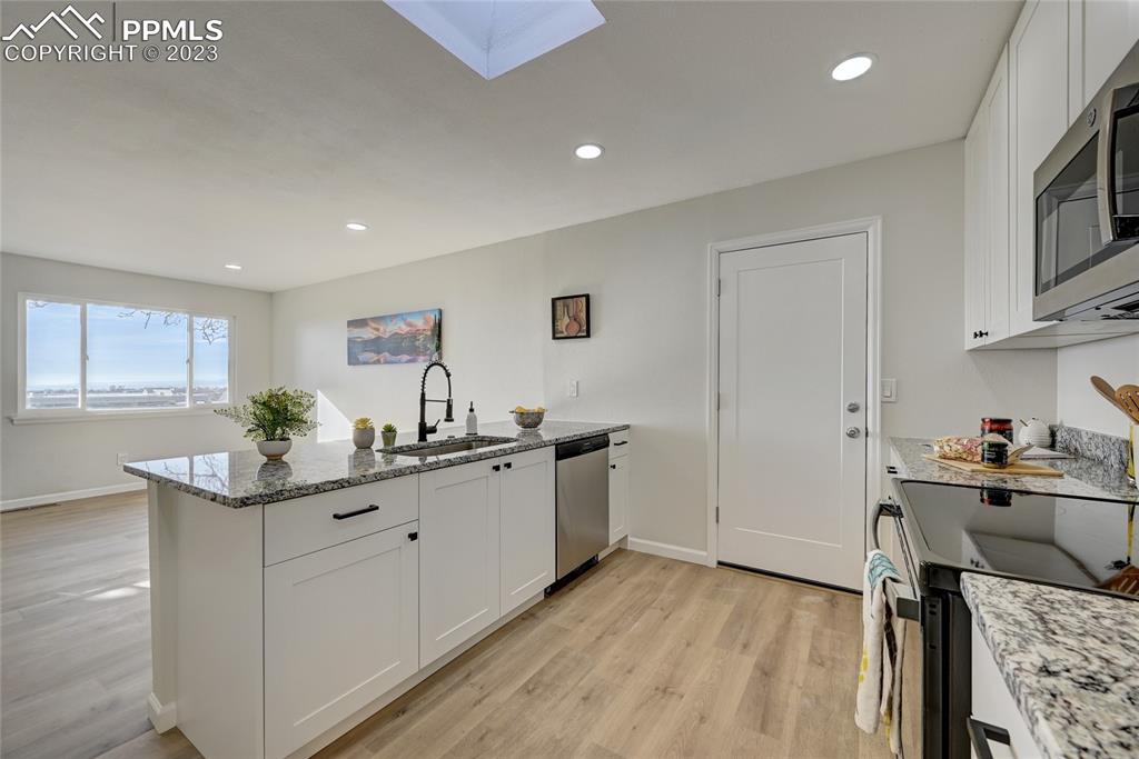 Listing 8898907, Image 10 of 38
