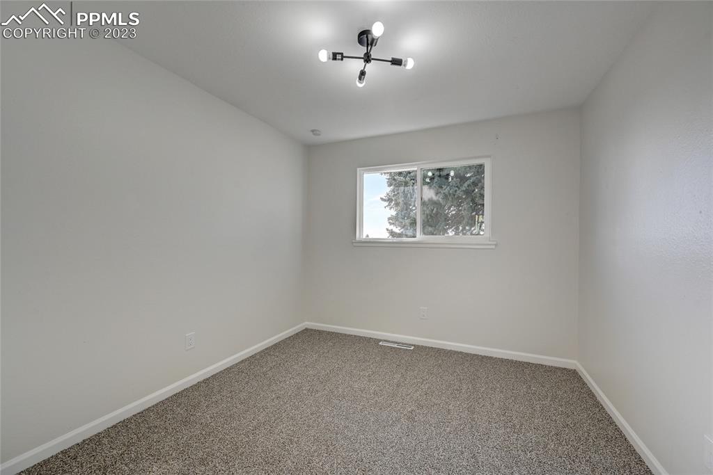 Listing 8898907, Image 17 of 38