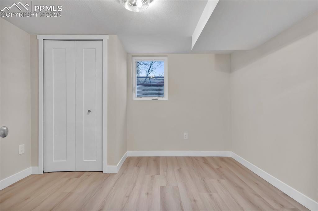 Image 12 of 33: Bedroom