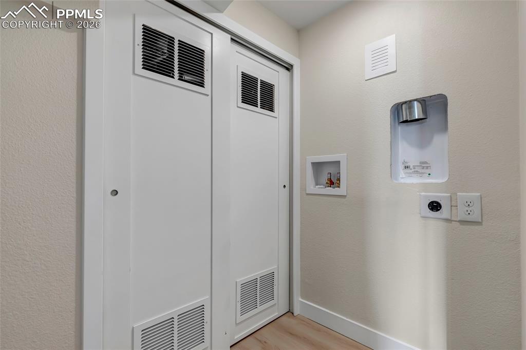 Image 19 of 33: Laundry