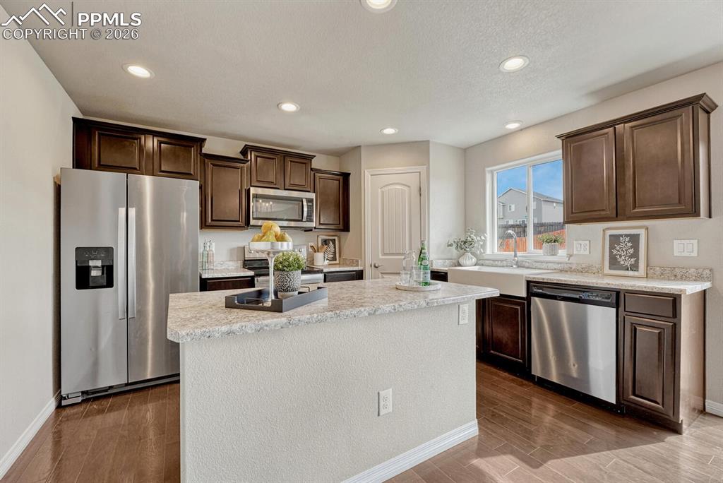 Image 10 of 31: Kitchen