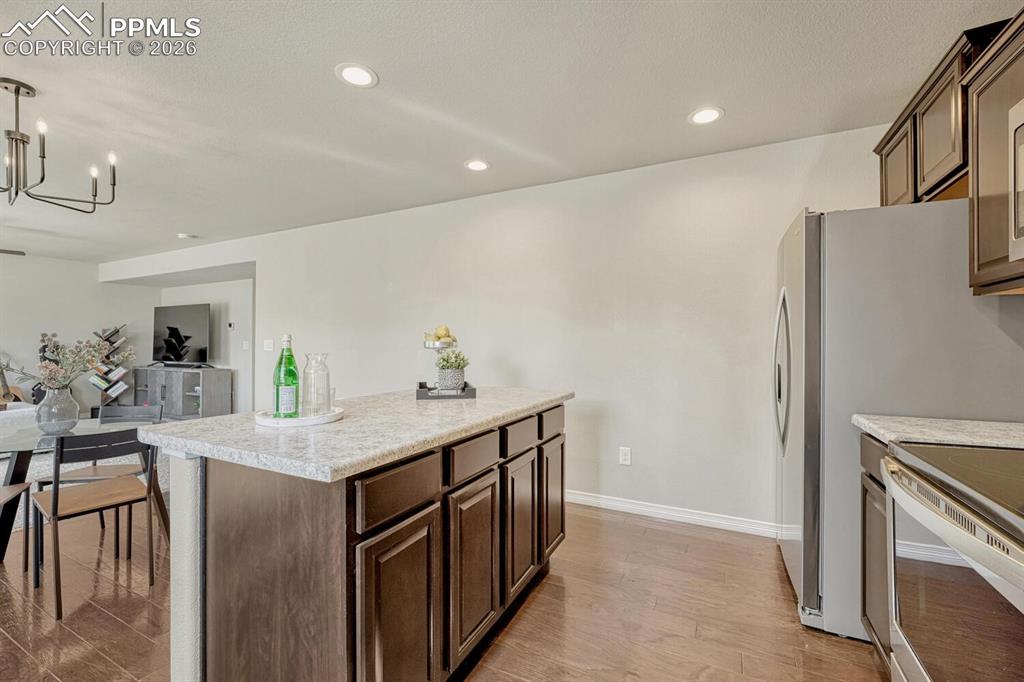 Image 13 of 31: Kitchen