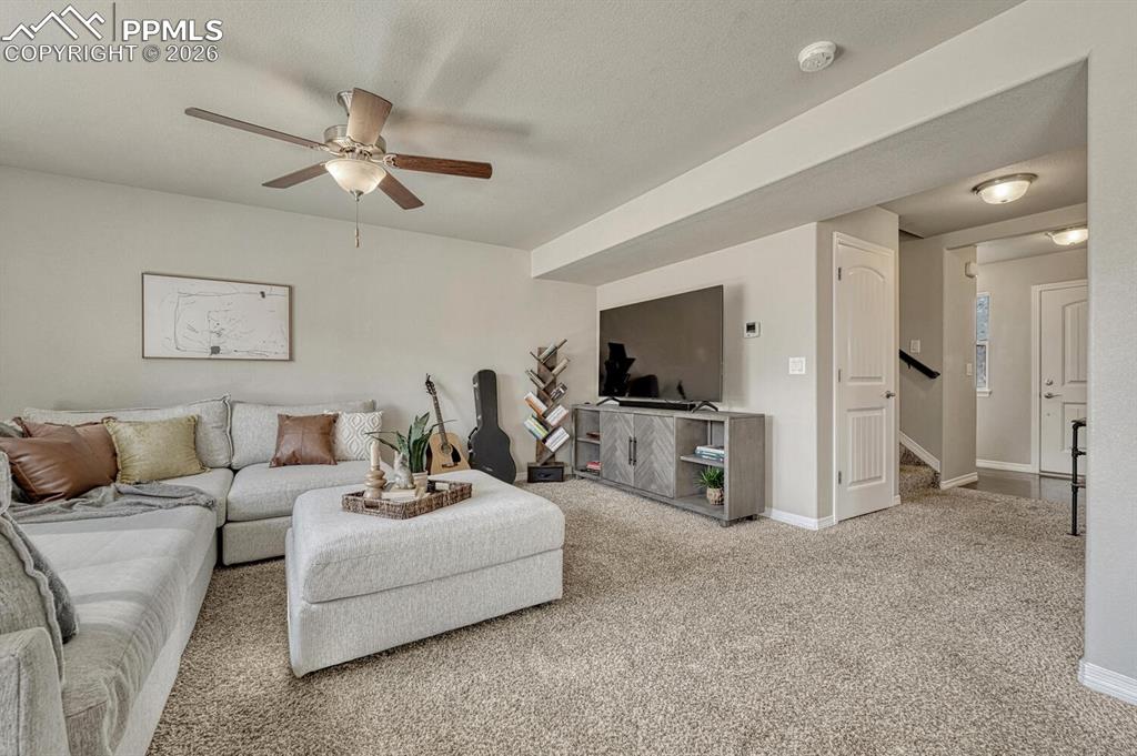 Image 15 of 31: Living Room