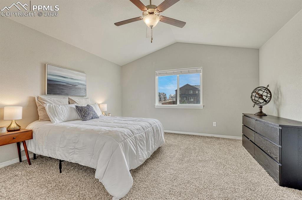 Image 17 of 31: Bedroom