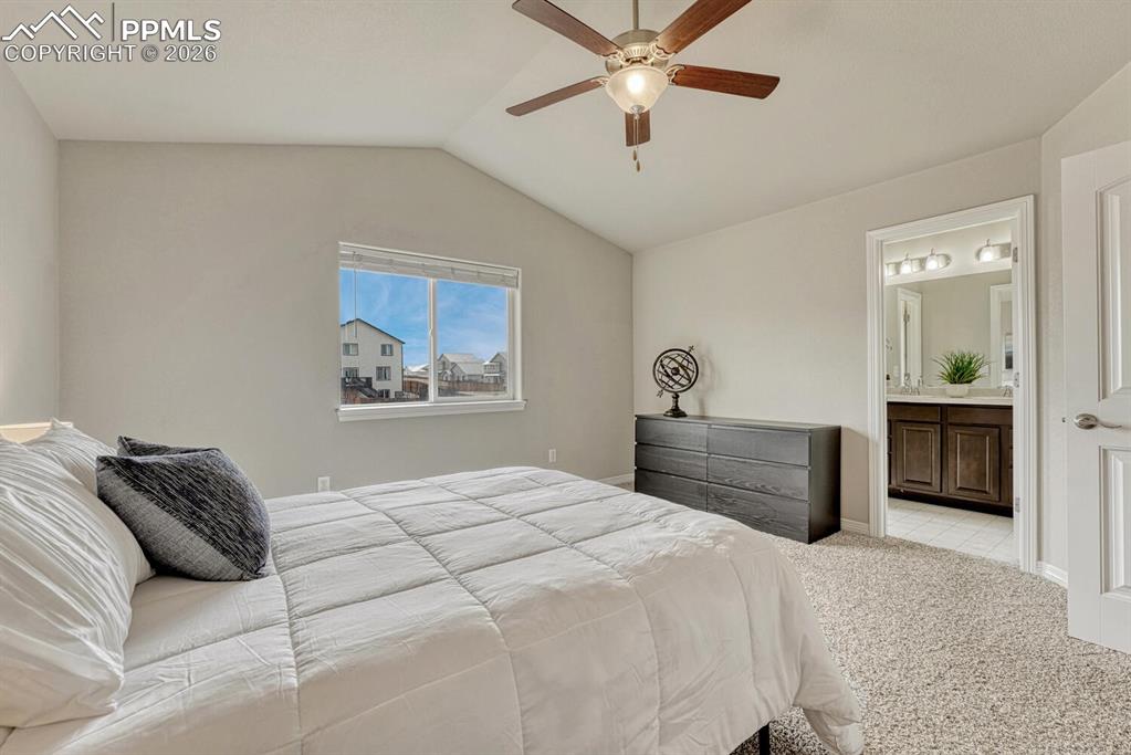 Image 18 of 31: Bedroom