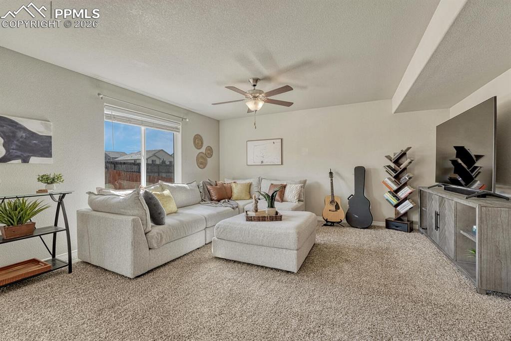 Image 3 of 31: Living Room