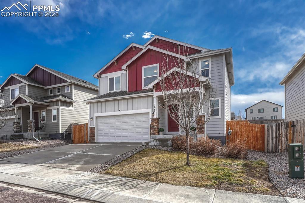 Image 30 of 31: Front of Structure