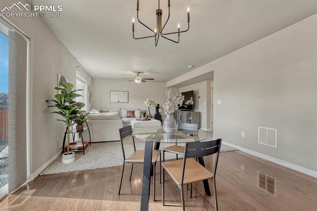 Image 9 of 31: Dining Area