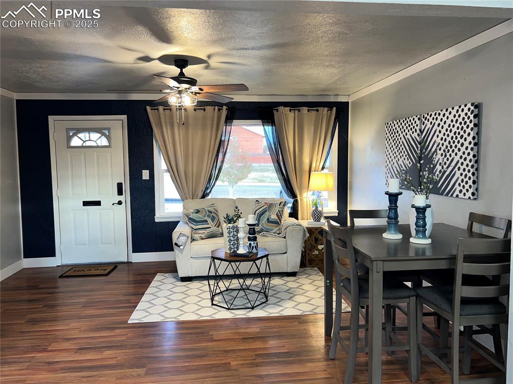 Image 11 of 43: Dining Area