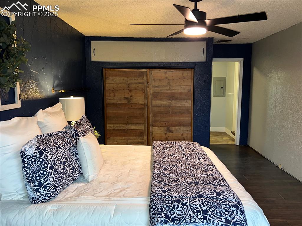 Image 19 of 43: Bedroom