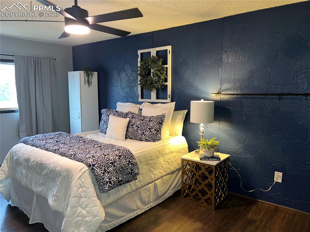 Image 21 of 43: Bedroom