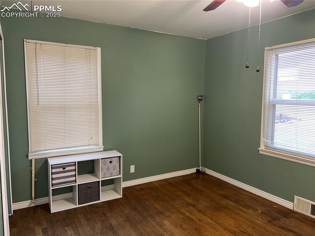 Image 24 of 43: Bedroom