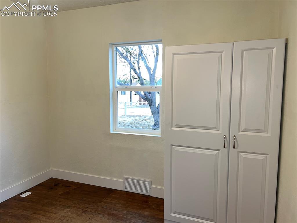 Image 25 of 43: Bedroom