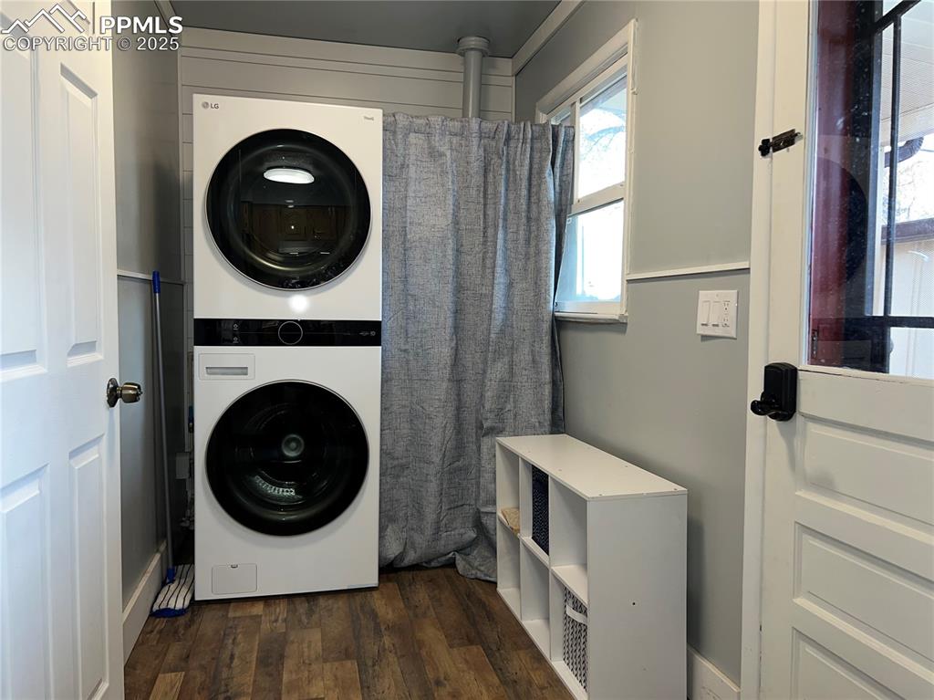 Image 31 of 43: Laundry