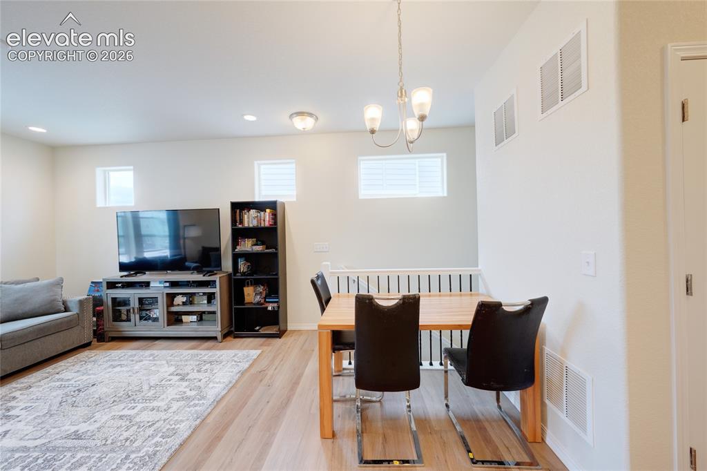 Image 15 of 21: Dining area