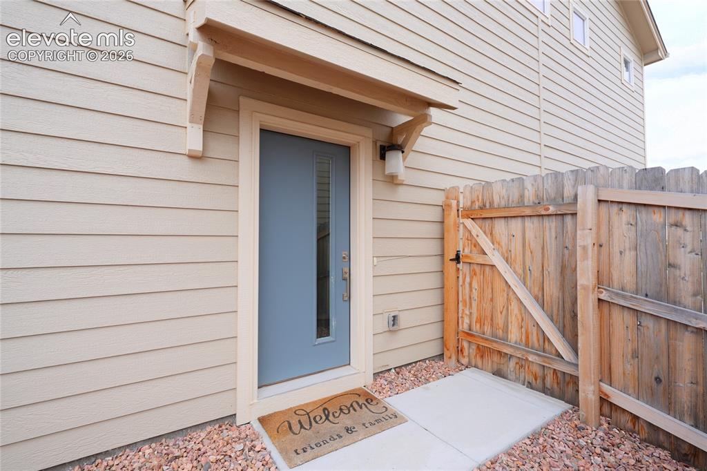 Image 3 of 21: Exterior entry