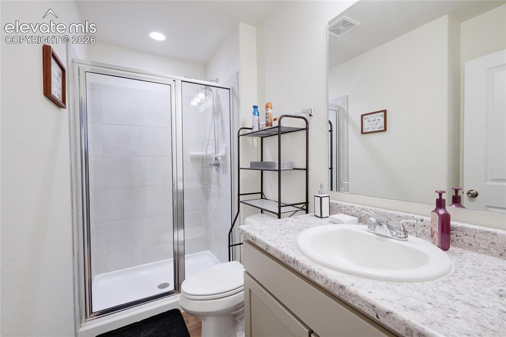 Image 7 of 21: Bathroom