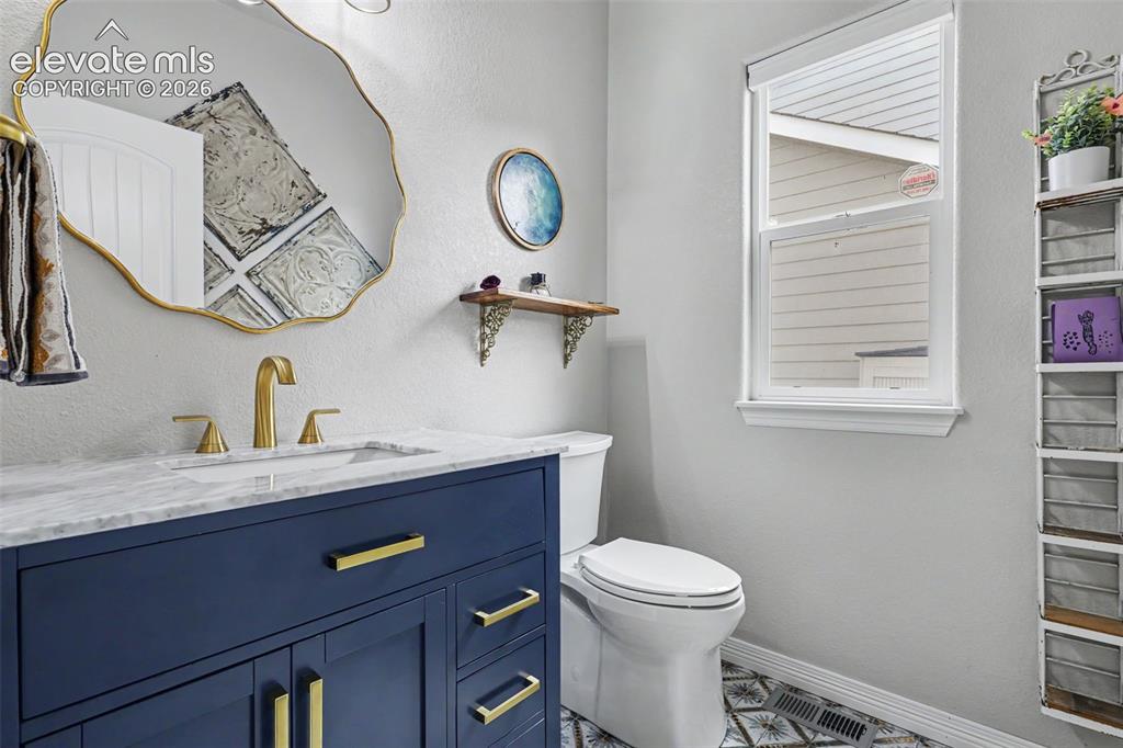 Image 15 of 42: Bathroom