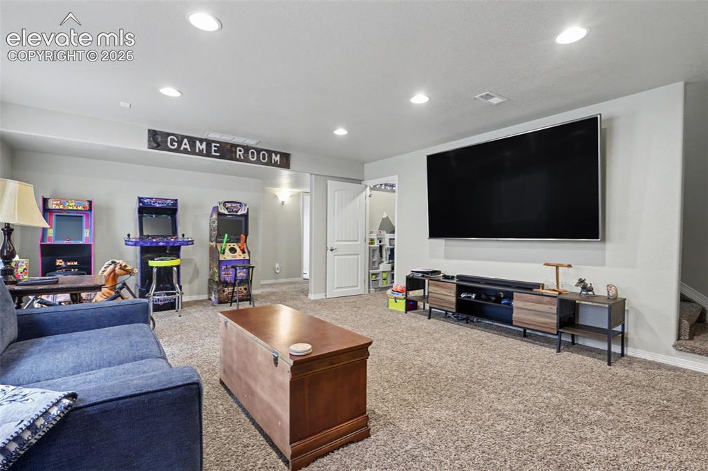 Image 31 of 42: Family Room