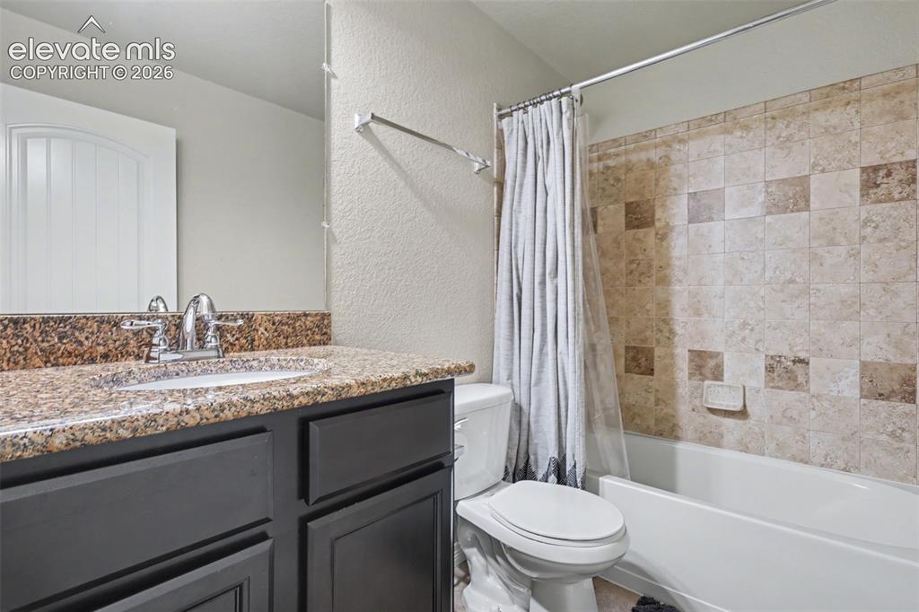 Image 35 of 42: Bathroom