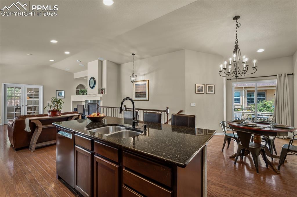 Image 13 of 50: Kitchen