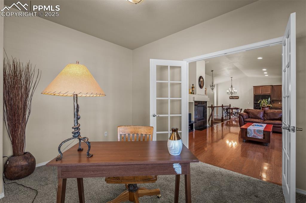 Image 19 of 50: Office