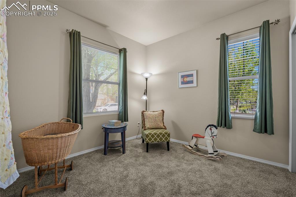 Image 27 of 50: Bedroom