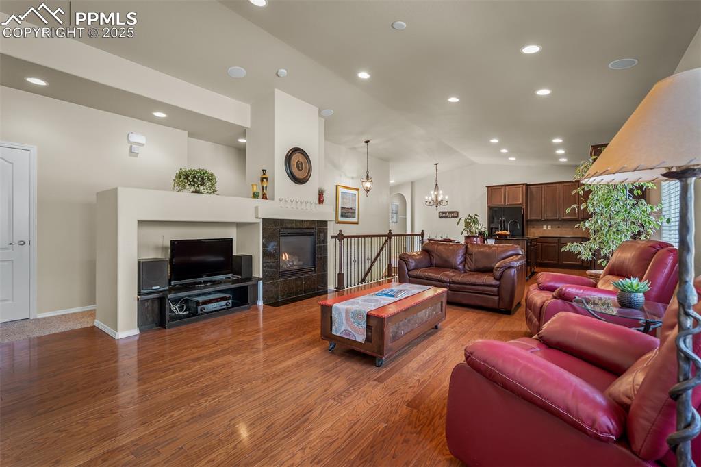 Image 3 of 50: Living Room