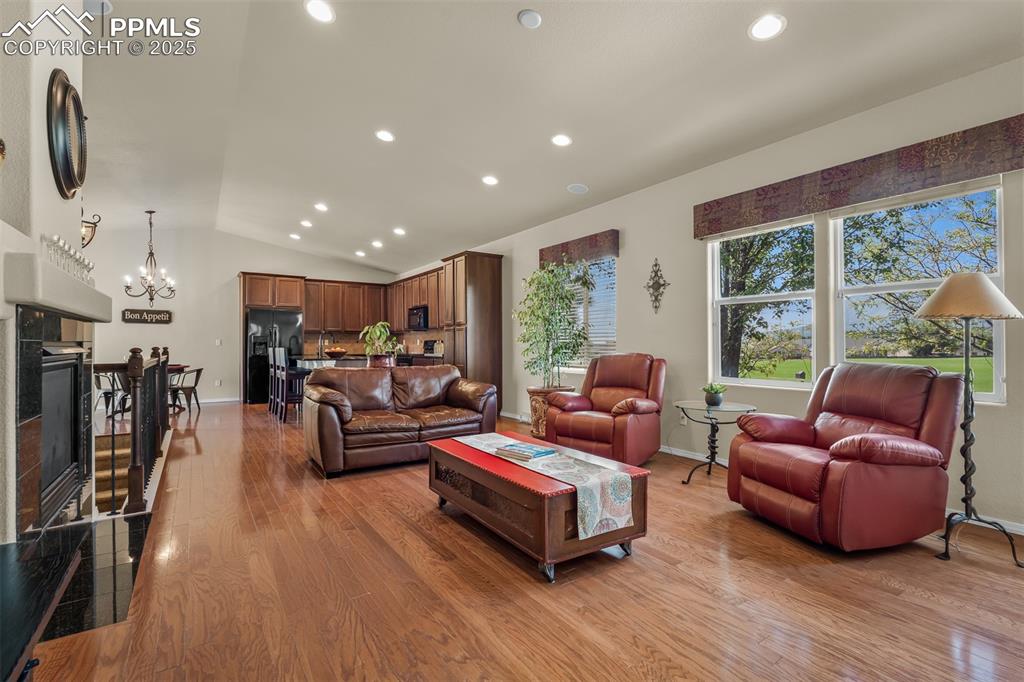 Image 4 of 50: Living Room