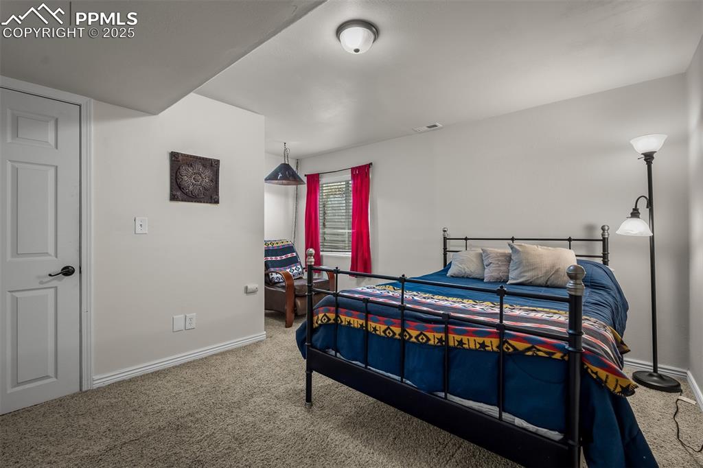 Image 40 of 50: Bedroom