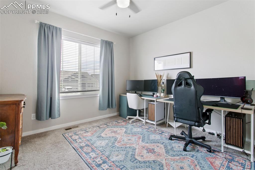 Image 18 of 30: Office