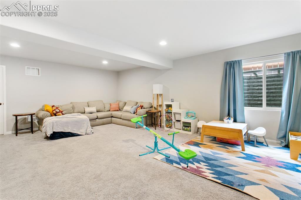 Image 19 of 30: Living Room