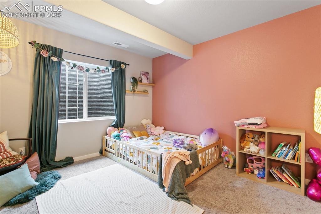 Image 23 of 30: Bedroom