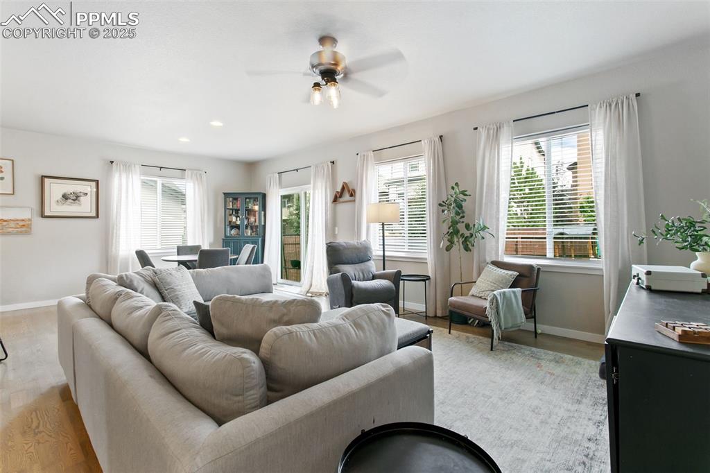 Image 5 of 30: Living Room