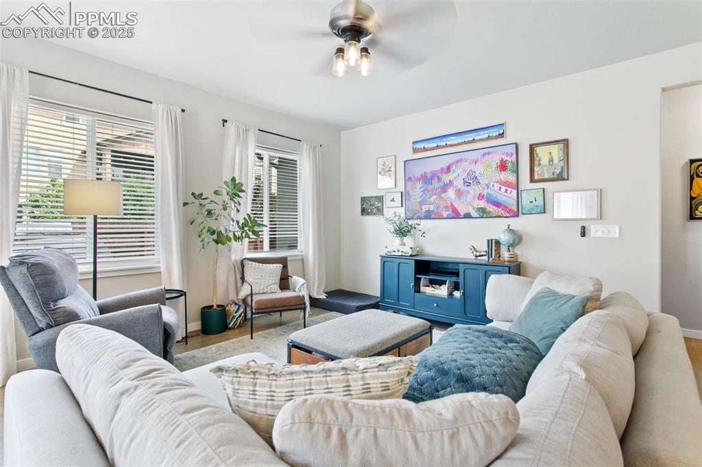 Image 6 of 30: Living Room