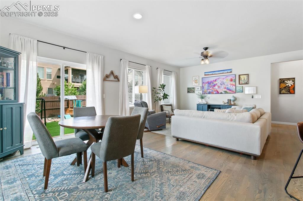 Image 7 of 30: Dining Area