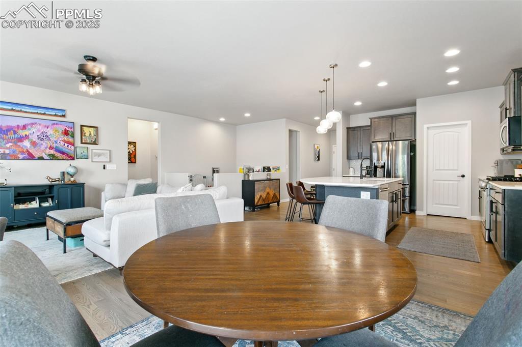 Image 8 of 30: Dining Area