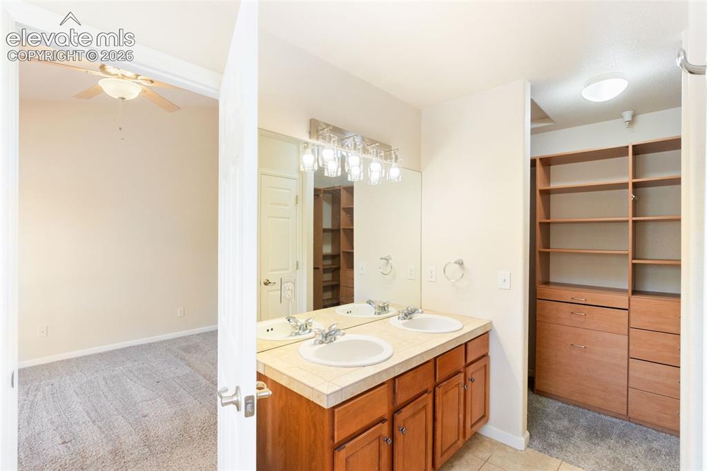 Image 18 of 34: Bathroom