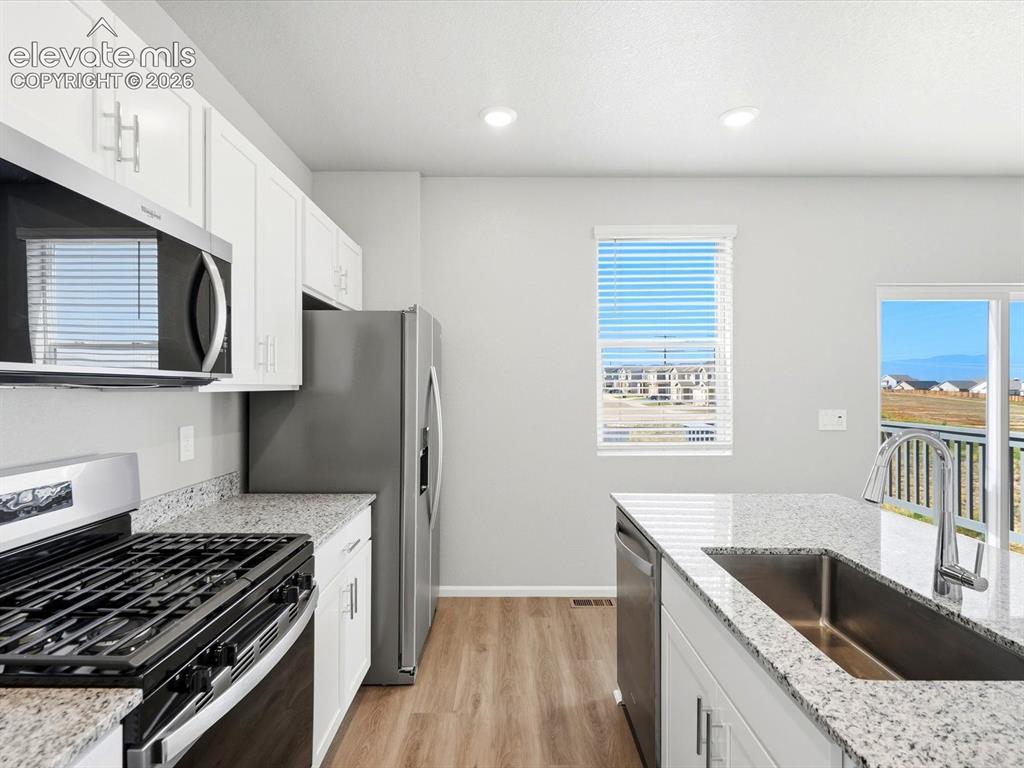 Image 11 of 29: Kitchen