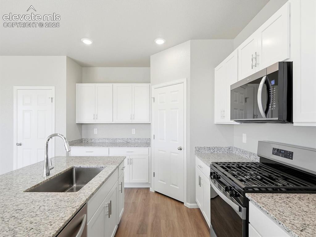 Image 12 of 29: Kitchen