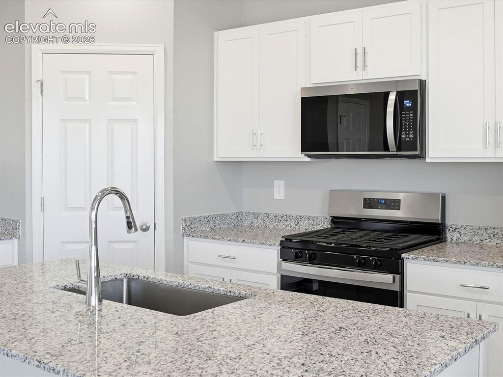 Image 13 of 29: Kitchen