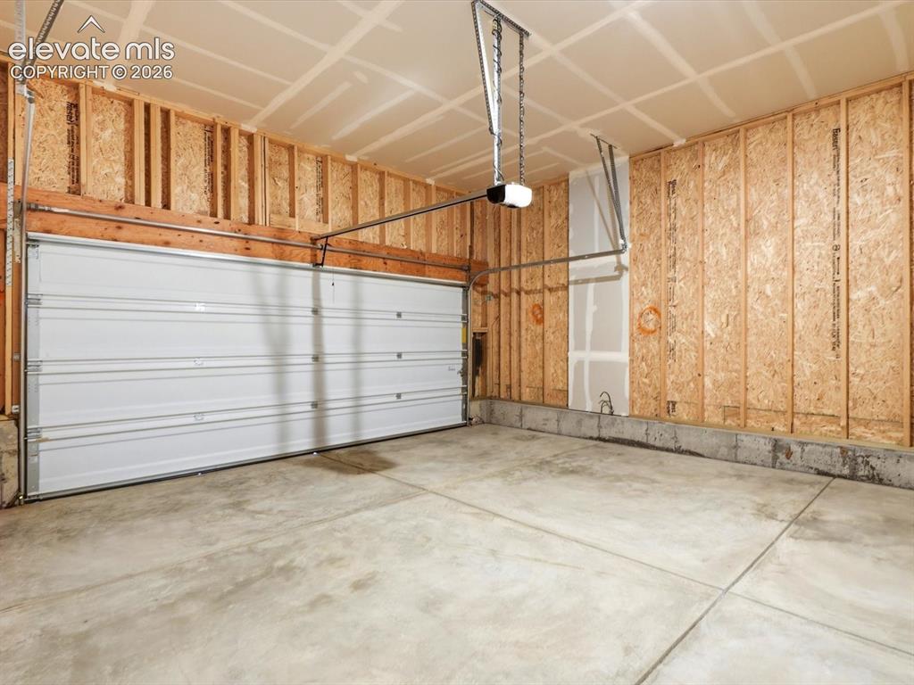 Image 15 of 29: Garage