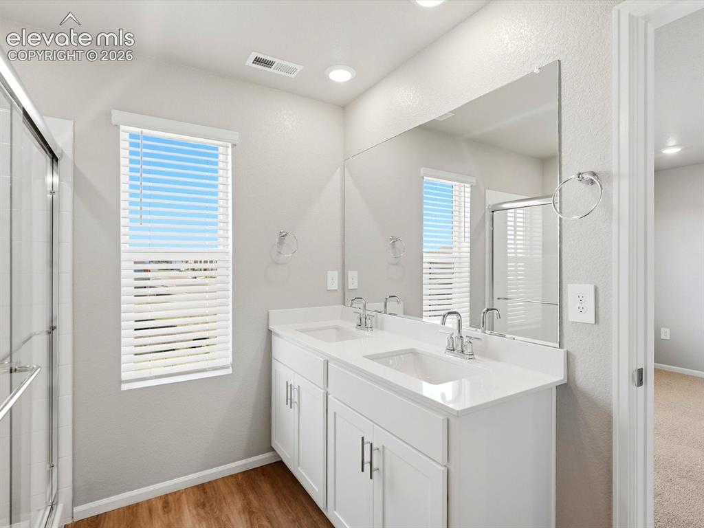 Image 21 of 29: Bathroom