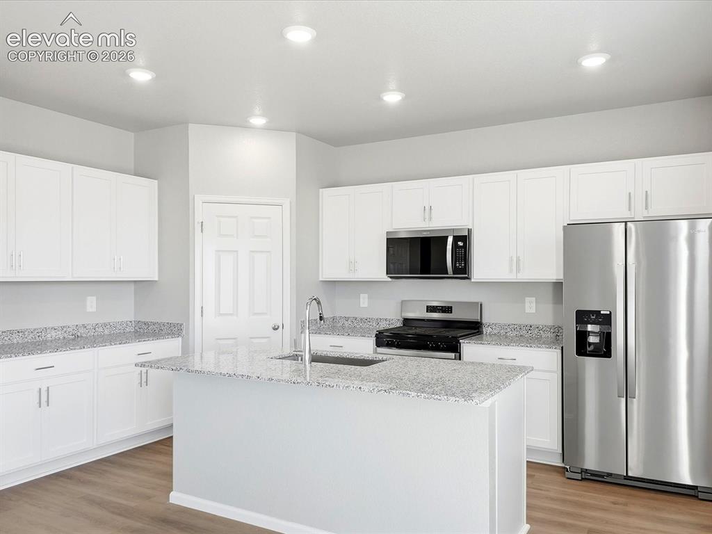 Image 8 of 29: Kitchen