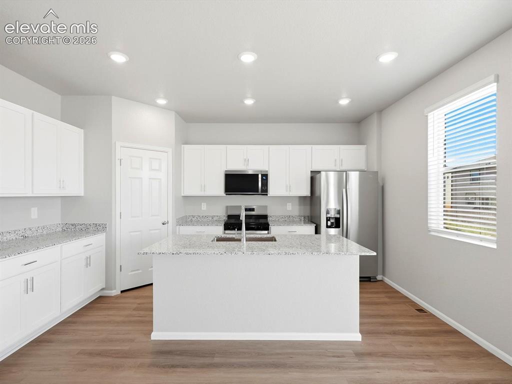 Image 9 of 29: Kitchen