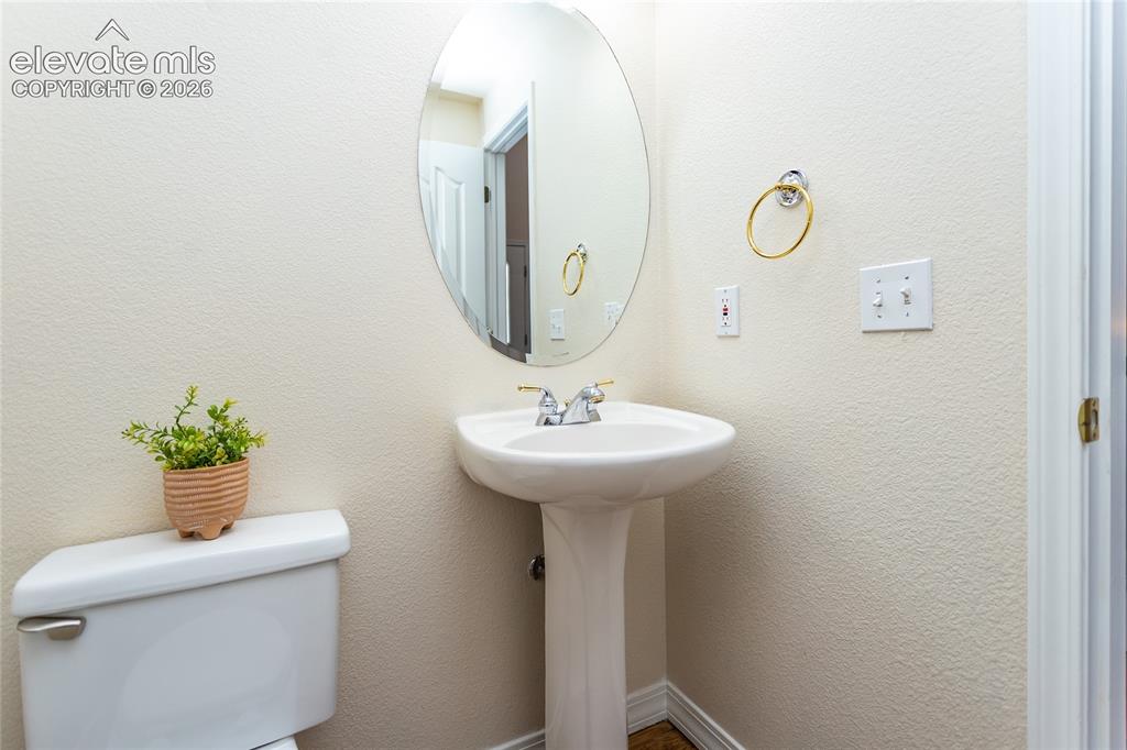 Image 12 of 50: Bathroom