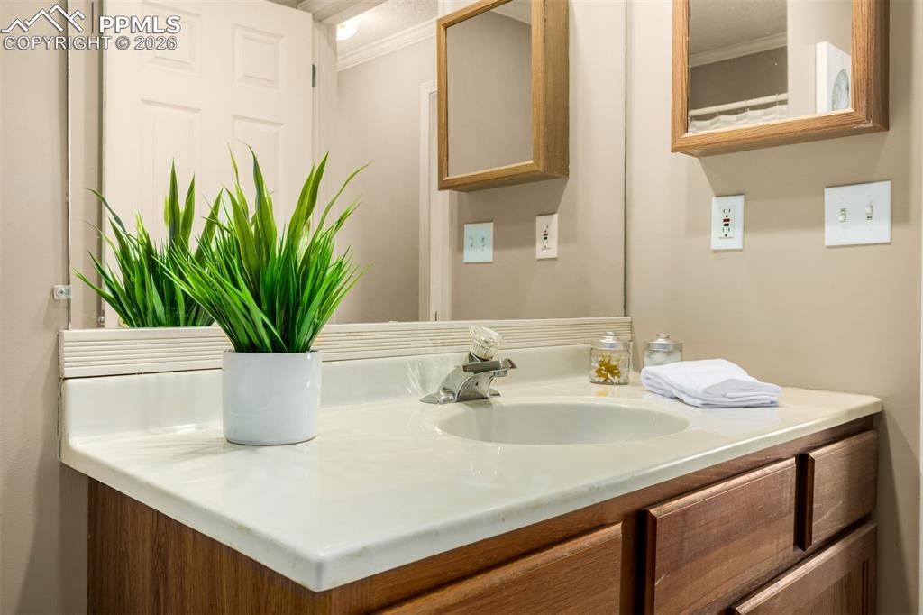 Image 20 of 30: Bathroom