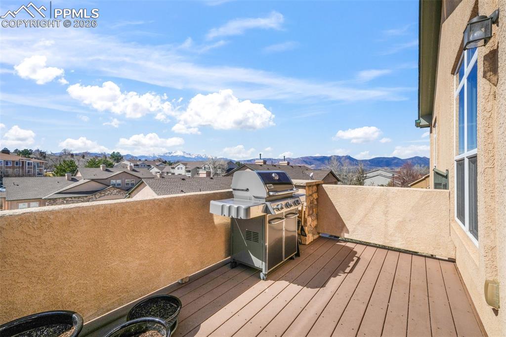 Image 11 of 50: Living Room