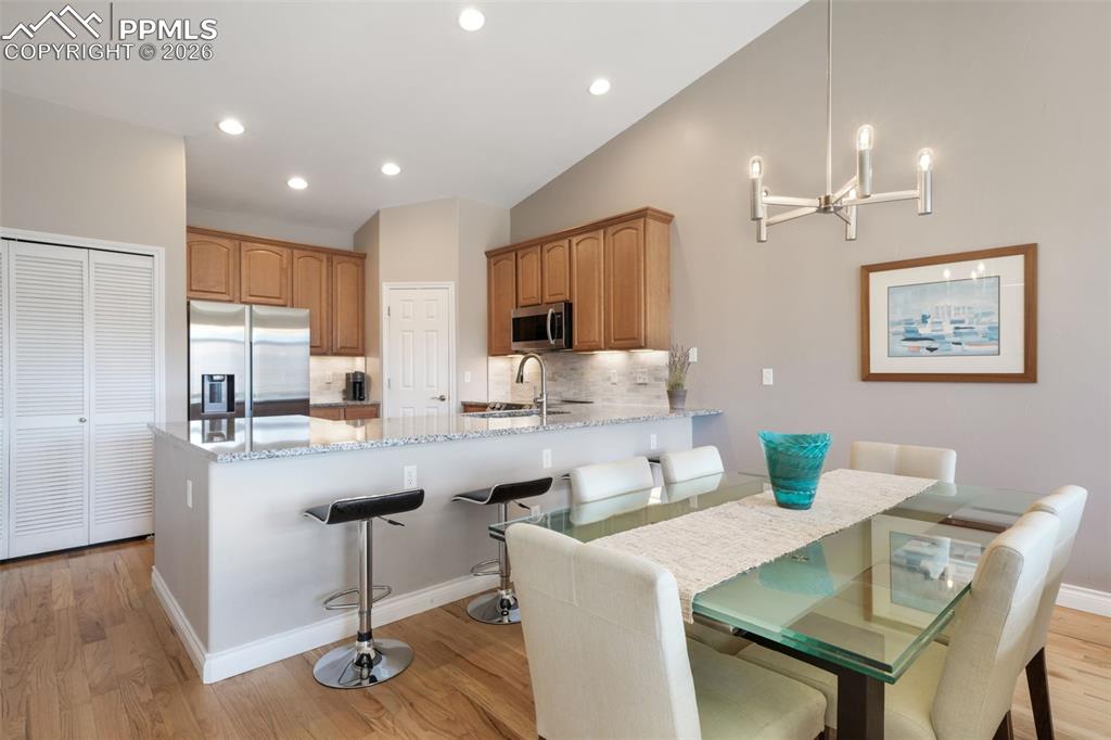 Image 19 of 50: Kitchen